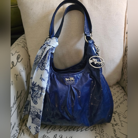 Coach Handbags - Coach Madison Maggie Patent Leather Shoulder Bag EUC w/ Twilly & Charm